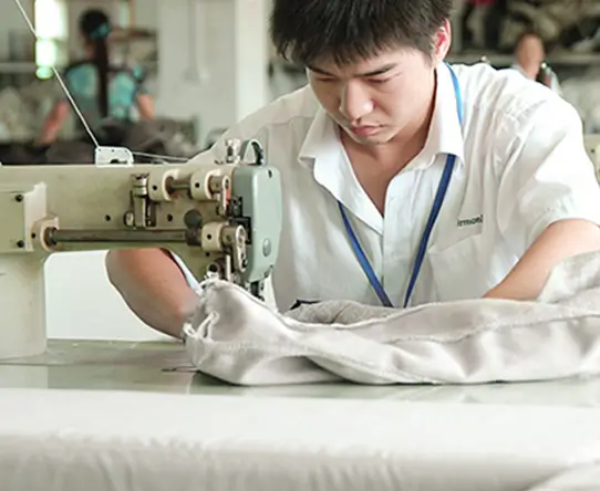 職人により組上げられる最高の一台3